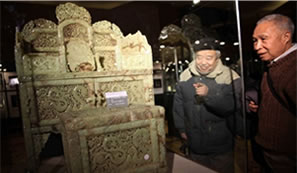 2012年2月，2.2亿天价汉代玉凳事件